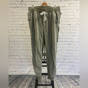 Aerie green pull on pants size M